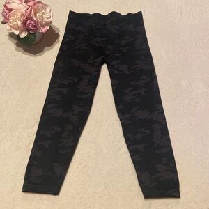 SPANX Size XL Camo Leggings